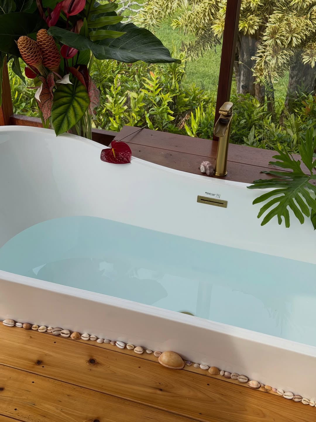 Soaking tub with anthurium and tropical flowers on the dream lanai